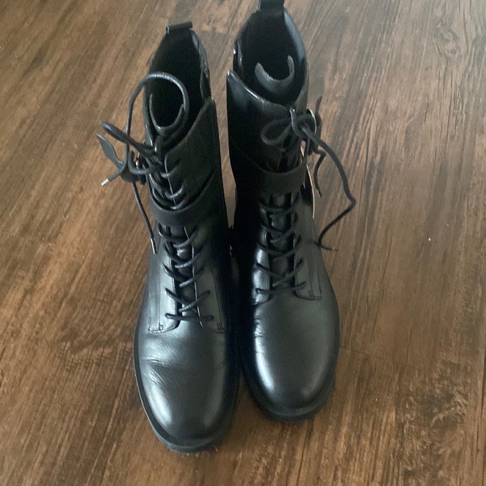 New black boot